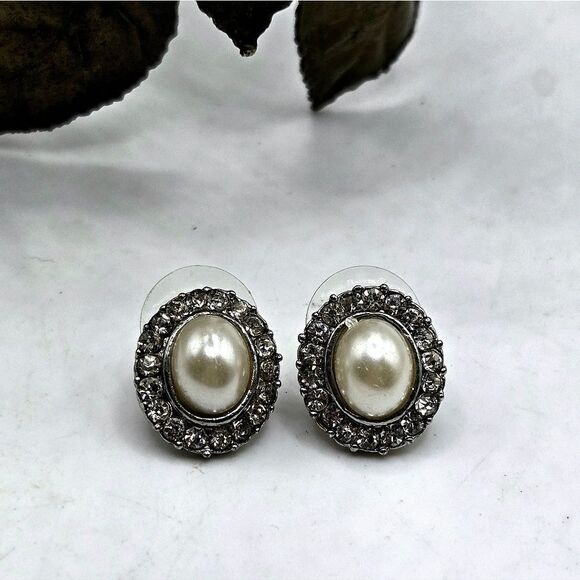 "5/$25" Vintage Estate Inspired Faux Pearl Rhinestone Silvertone Stud Earrings - Picture 1 of 6